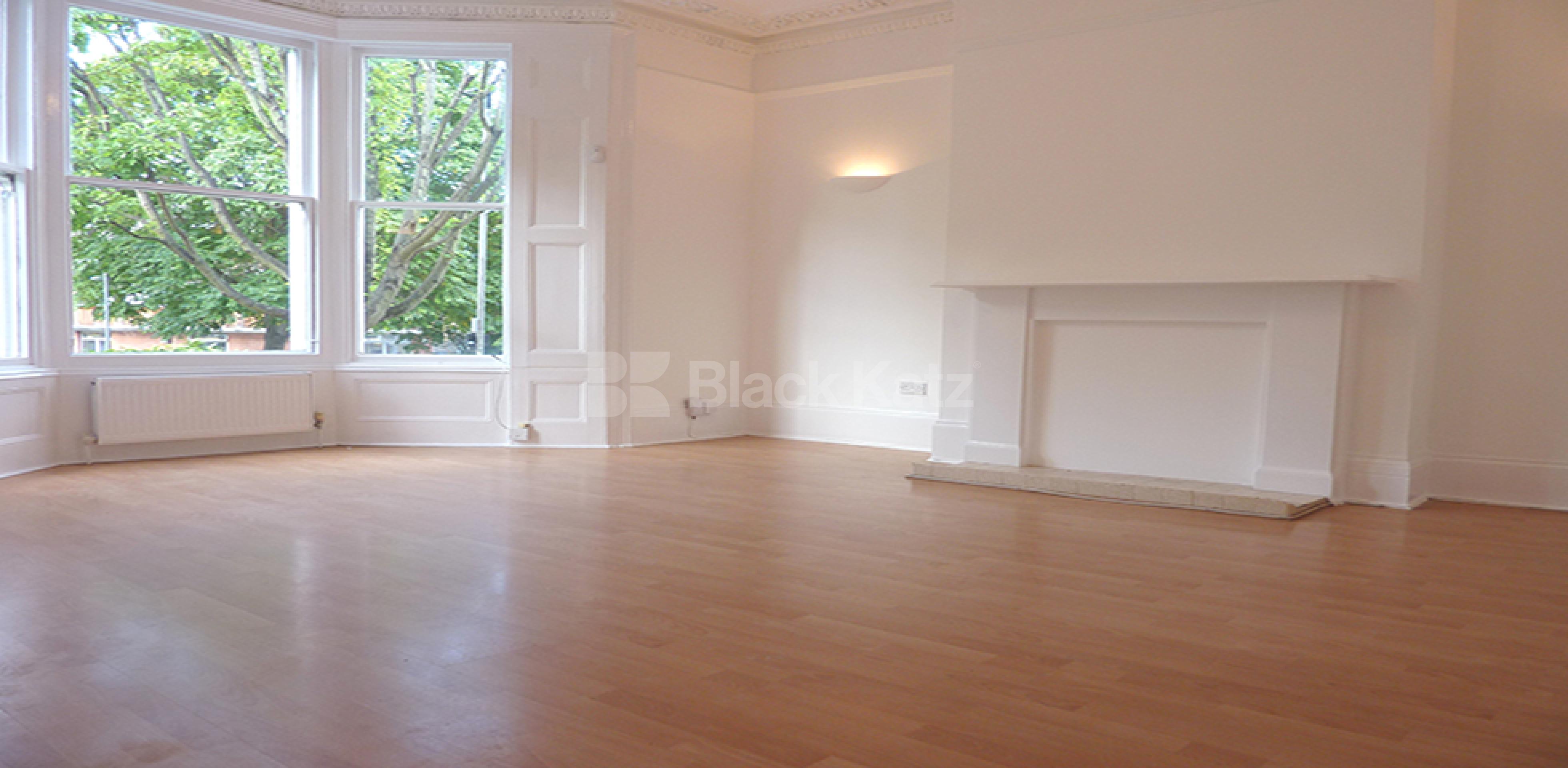 			HUGE ONE BED!, 1 Bedroom, 1 bath, 1 reception Flat			 Hilldrop Road, TUFNELL PARK N7 N7